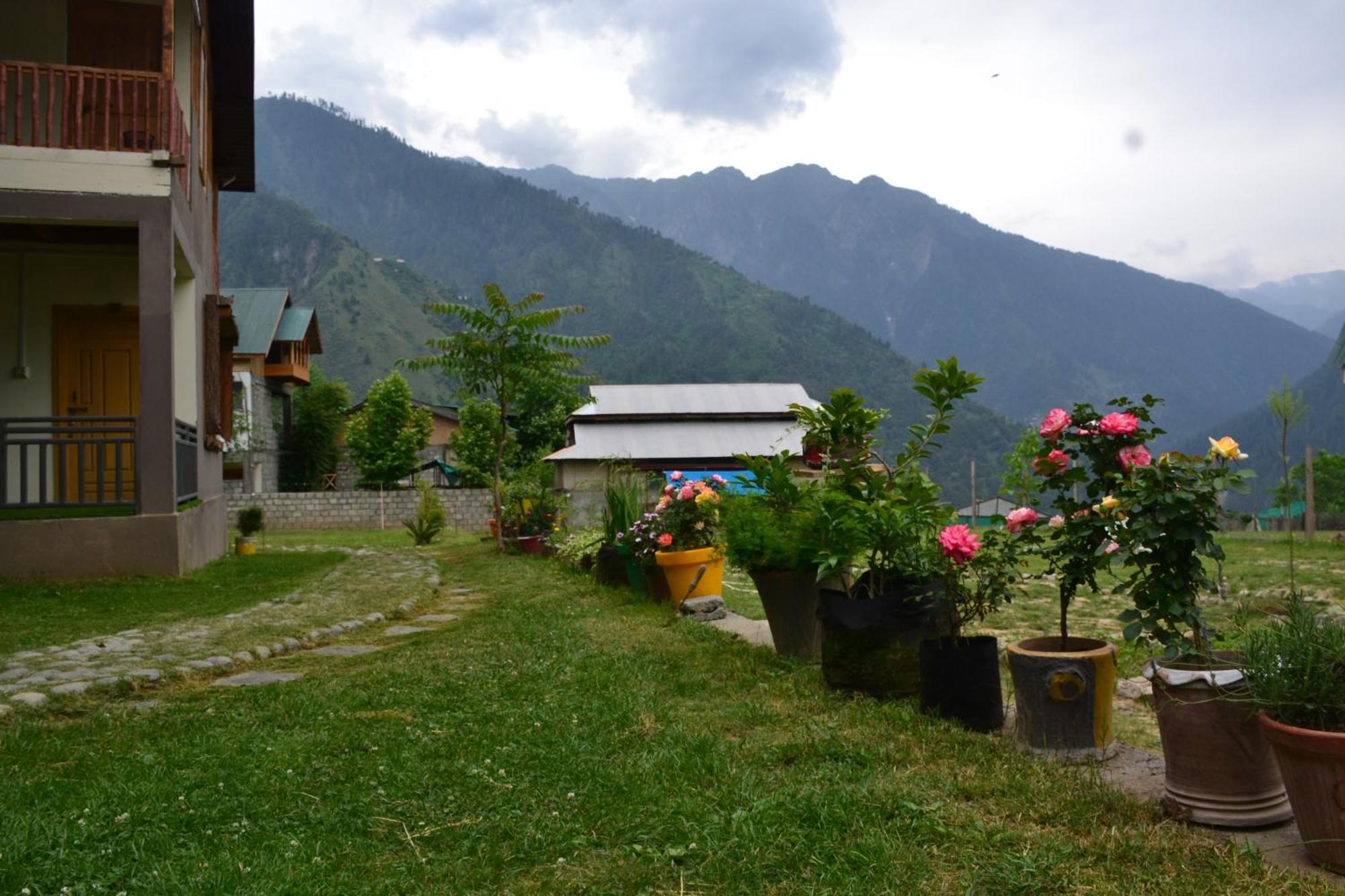 West End Lodges Neelum المظهر الخارجي الصورة